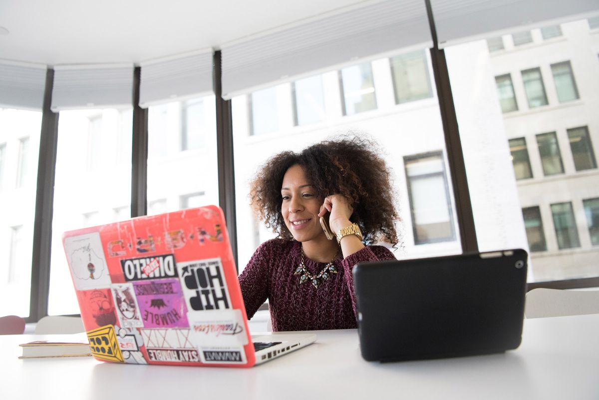 Educo web design Girl hosting webinar